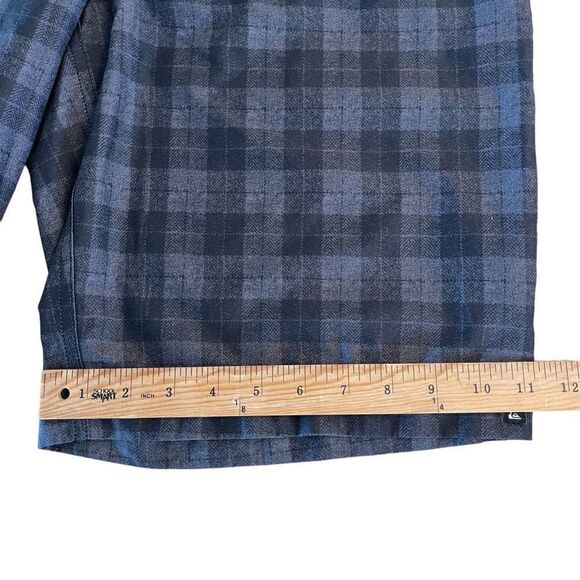 Quiksilver Blue and Gray Plaid Men's Flat Front Shorts - Picture 7 of 7